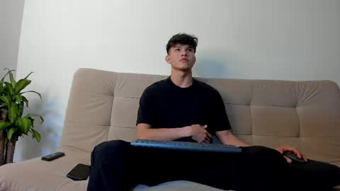 Snapshot of yizus_bonz chatting on May 24, 2026, 6:02 pm yizus_bonz online show from May 24, 2026, 6:02 pm