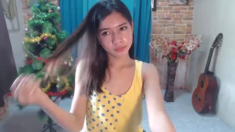 Snapshot of ymee_shane18 chatting on December 22, 2024, 5:56 am ymee_shane18 online show from December 22, 2024, 5:56 am