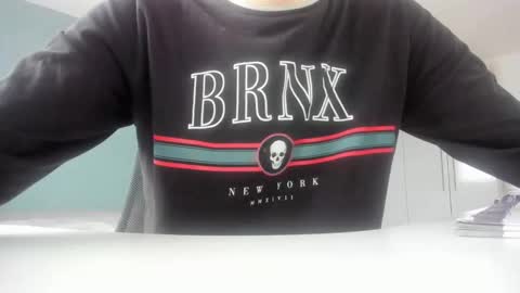 Snapshot of yoda130305 chatting on December 21, 2024, 1:10 pm yoda130305 online show from December 21, 2024, 1:10 pm