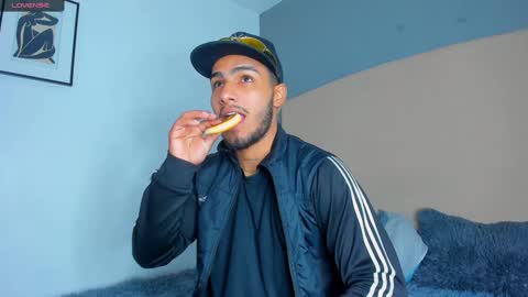 Snapshot of yoi_olimpo chatting on January 6, 2025, 12:13 pm Yoi Olimpo online show from January 6, 2025, 12:13 pm