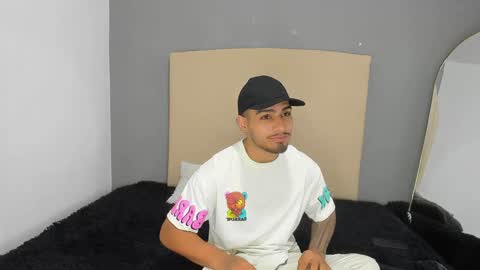 Snapshot of yoi_olimpo chatting on February 5, 2025, 12:38 pm Yoi Olimpo online show from February 5, 2025, 12:38 pm