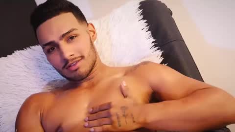 Snapshot of yoi_olimpo chatting on February 18, 2025, 3:21 pm Yoi Olimpo online show from February 18, 2025, 3:21 pm