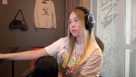 I am Rose ntmu Lets hit 10 Thumbs Up together online show from November 4, 2025, 7:18 am