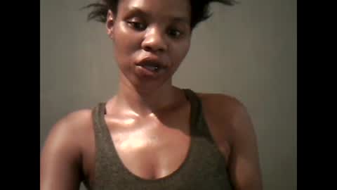 Snapshot of yoncexx25 chatting on January 6, 2025, 2:03 pm amazingkellyxx online show from January 6, 2025, 2:03 pm