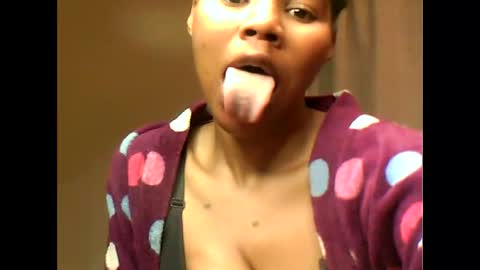 Snapshot of yoncexx25 chatting on September 25, 2025, 9:29 pm amazingkellyxx online show from September 25, 2025, 9:29 pm