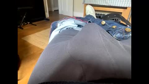 yorkiemanuk online show from April 10, 2026, 12:54 pm