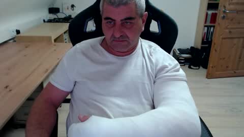 Snapshot of yoschi1976 chatting on November 30, 2025, 10:30 am yoschi1976 online show from November 30, 2025, 10:30 am