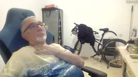 Snapshot of yoska281 chatting on February 17, 2026, 5:08 pm yoska281 online show from February 17, 2026, 5:08 pm