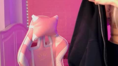 Barbie online show from February 10, 2025, 7:17 pm