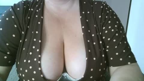 Snapshot of your__maria chatting on June 29, 2026, 8:42 am Maria Love online show from June 29, 2026, 8:42 am