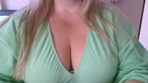Snapshot of your__maria chatting on July 1, 2026, 7:32 am Maria Love online show from July 1, 2026, 7:32 am