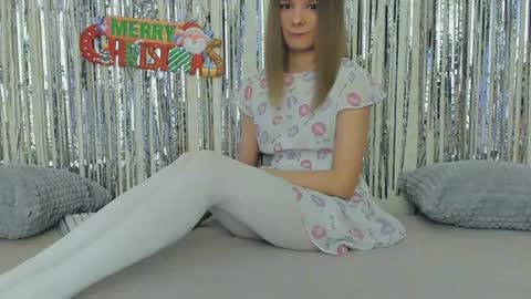 Lily online show from December 26, 2024, 5:15 am