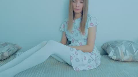 Lily online show from October 16, 2025, 4:13 am