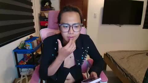 Snapshot of your_dreamgirlxxx69 chatting on March 6, 2026, 2:35 pm your_dreamgirlxxx69 online show from March 6, 2026, 2:35 pm