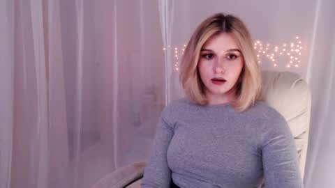 Snapshot of your_freya chatting on March 8, 2025, 2:08 pm Freya online show from March 8, 2025, 2:08 pm