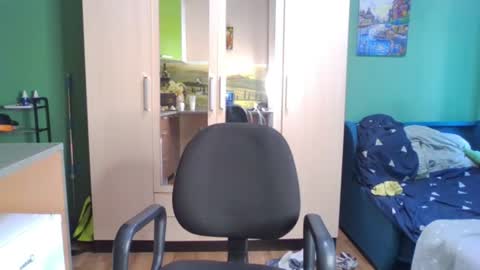 Snapshot of your_honeyy chatting on June 25, 2026, 12:09 pm Mark online show from June 25, 2026, 12:09 pm