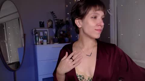 Alex and Kris long hair online show from October 6, 2025, 8:28 pm