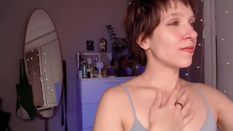 Alex and Kris long hair online show from October 20, 2025, 8:09 pm