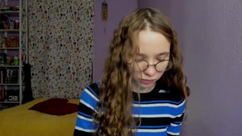 Leslie online show from November 24, 2025, 7:24 pm