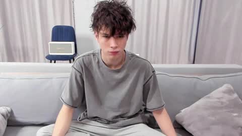 your_shy_guy online show from January 23, 2025, 7:54 am