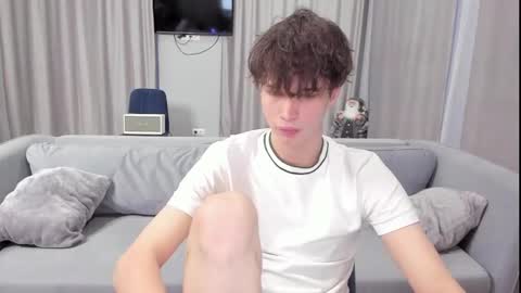 your_shy_guy online show from January 26, 2025, 6:49 am