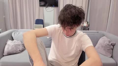 your_shy_guy online show from January 26, 2025, 7:20 pm