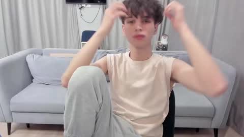 your_shy_guy online show from February 13, 2025, 6:48 pm