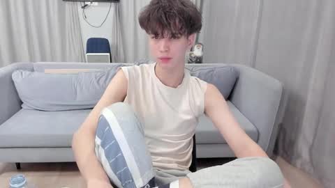 your_shy_guy online show from February 13, 2025, 9:49 pm