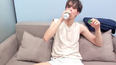 your_shy_guy online show from September 9, 2025, 6:29 pm