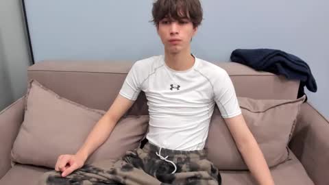 your_shy_guy online show from September 18, 2025, 6:10 pm