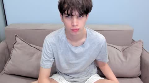 your_shy_guy online show from November 3, 2025, 7:31 am