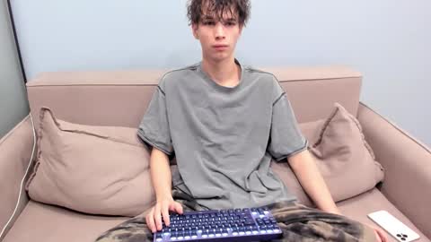 your_shy_guy online show from February 22, 2026, 9:13 pm