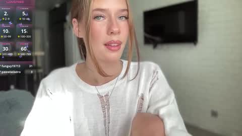 Mia  online show from September 26, 2025, 11:03 am