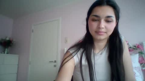 yourbella37 online show from May 18, 2026, 7:09 pm