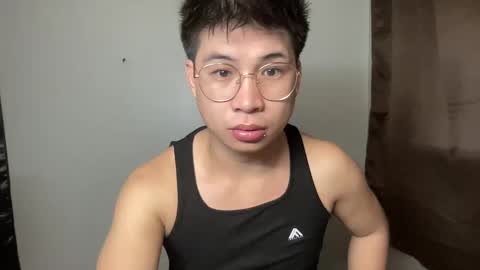 yourfantasyyy_ online show from March 9, 2025, 10:52 am