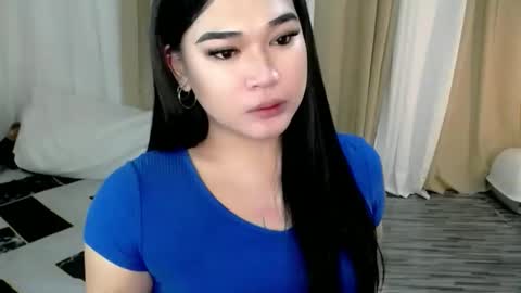 yourfantasyyy_ online show from October 5, 2025, 7:23 pm