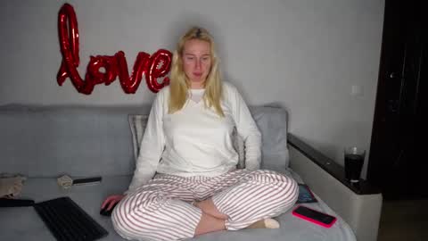 Iamyourdream online show from March 6, 2025, 11:09 pm