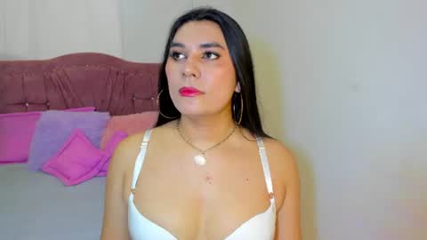 Snapshot of yourlatina_emely chatting on July 5, 2026, 5:53 pm EMELY online show from July 5, 2026, 5:53 pm