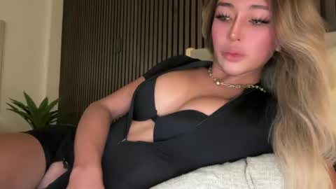 Snapshot of yourlovingpearlita1000 chatting on April 21, 2026, 11:40 pm Pearl online show from April 21, 2026, 11:40 pm