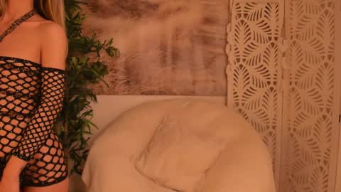 Snapshot of yourmidnightcoffee chatting on January 30, 2025, 8:31 pm Sarah online show from January 30, 2025, 8:31 pm