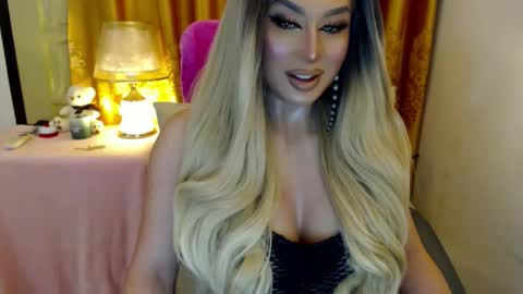 Adriana Maxwell online show from June 10, 2026, 6:51 pm