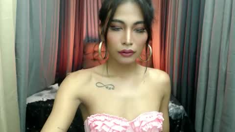 yourprettybella_ts online show from October 31, 2025, 5:14 pm
