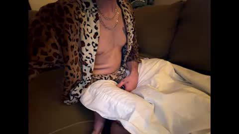 Snapshot of yourslavboy chatting on April 27, 2026, 10:24 am yourslavboy online show from April 27, 2026, 10:24 am