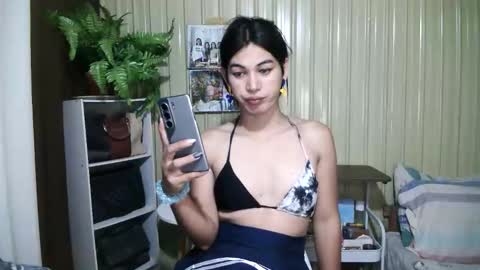 Snapshot of yoursubmissive_larah chatting on May 7, 2026, 12:21 pm yoursubmissive_larah online show from May 7, 2026, 12:21 pm