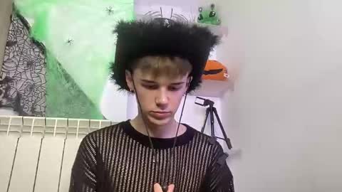 yoursweetyguy online show from October 29, 2025, 4:42 pm