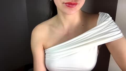 yovaline online show from November 18, 2025, 11:58 am