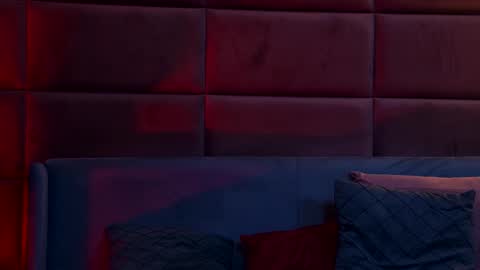 Foxie online show from November 18, 2025, 4:33 pm