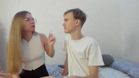 Yue Lang and Samm online show from February 17, 2025, 7:10 pm