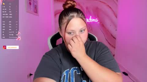 Yuliet online show from March 25, 2026, 5:52 pm