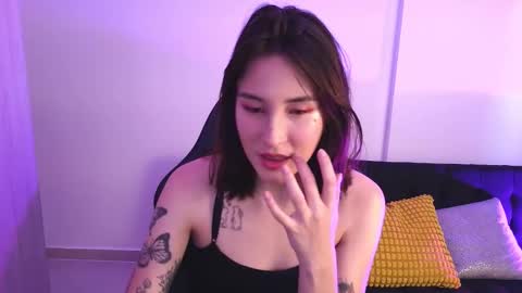 Yulienne online show from November 28, 2025, 9:28 pm